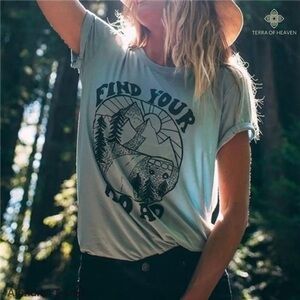 Life Clothing Co Find Your Road Graphic T-Shirt in Blue and Black Size Medium